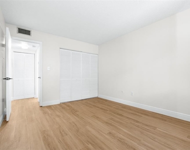 4606 W Gray Street - Photo Thumbnail 12