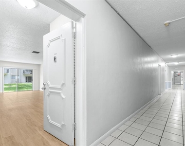 4606 W Gray Street - Photo Thumbnail 2