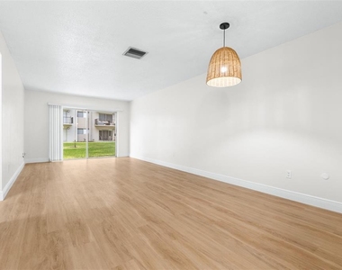 4606 W Gray Street - Photo Thumbnail 4