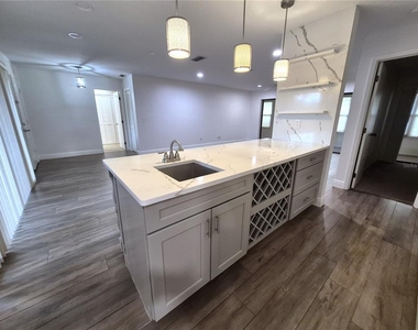 160 Joanne Place - Photo Thumbnail 9