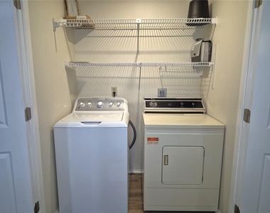 160 Joanne Place - Photo Thumbnail 10