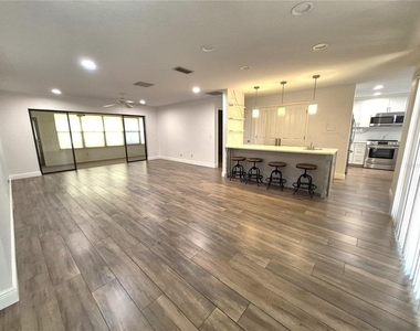 160 Joanne Place - Photo Thumbnail 5