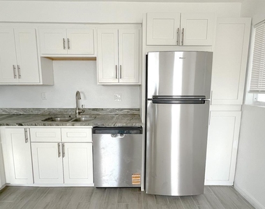 25 Lynn Way - Photo Thumbnail 5