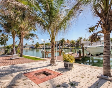 551 Crystal Drive - Photo Thumbnail 8