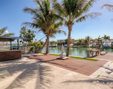 551 Crystal Drive - Photo Thumbnail 14