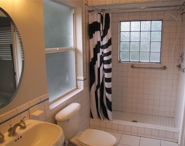 7807 N Matanzas Avenue - Photo Thumbnail 11