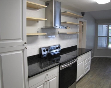 7807 N Matanzas Avenue - Photo Thumbnail 6