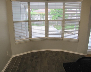 7807 N Matanzas Avenue - Photo Thumbnail 4
