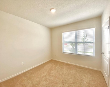 160 Victoria Oaks Boulevard - Photo Thumbnail 6