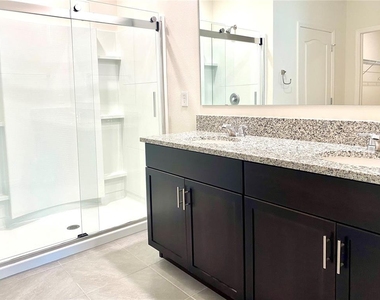160 Victoria Oaks Boulevard - Photo Thumbnail 8