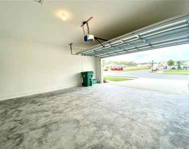 160 Victoria Oaks Boulevard - Photo Thumbnail 12