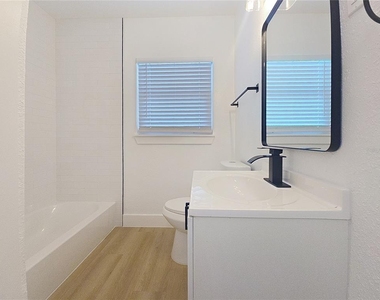 1035 15th Avenue S - Photo Thumbnail 10