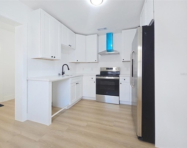 1035 15th Avenue S - Photo Thumbnail 3