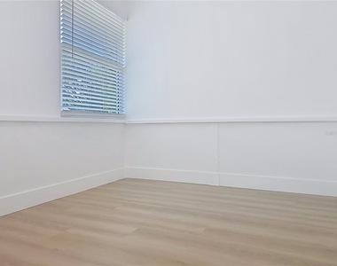 1035 15th Avenue S - Photo Thumbnail 8