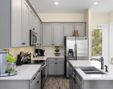 8040 Lost Shaker Lane - Photo Thumbnail 24