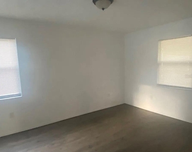 35 Aberdeen Circle - Photo Thumbnail 5