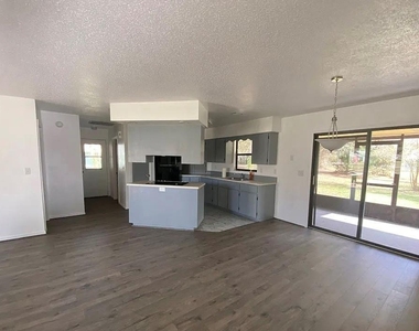 35 Aberdeen Circle - Photo Thumbnail 2