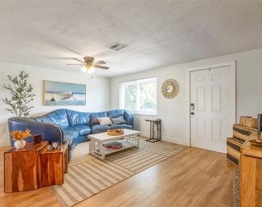 2586 Auburn Boulevard - Photo Thumbnail 7