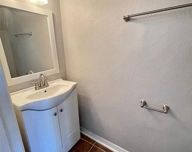 1234 Crossfield Drive - Photo Thumbnail 16
