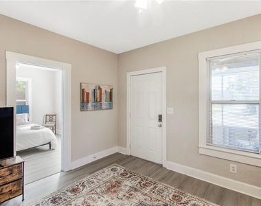 702 Nw 2nd Avenue - Photo Thumbnail 4