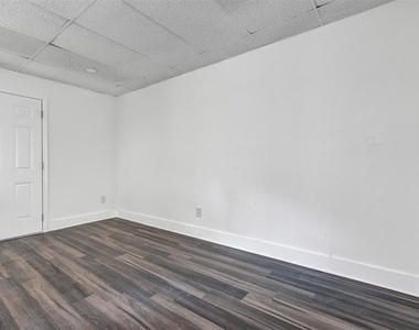 2027 30th Avenue N - Photo Thumbnail 12
