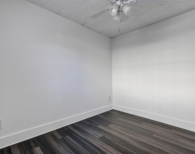 2027 30th Avenue N - Photo Thumbnail 16