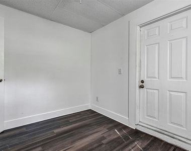 2027 30th Avenue N - Photo Thumbnail 4