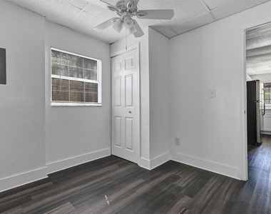 2027 30th Avenue N - Photo Thumbnail 1