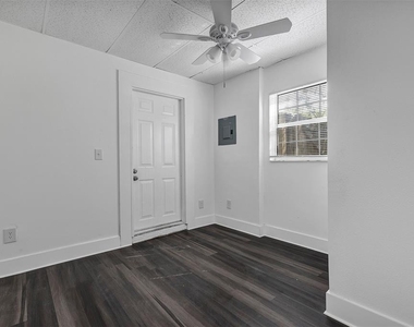 2027 30th Avenue N - Photo Thumbnail 5