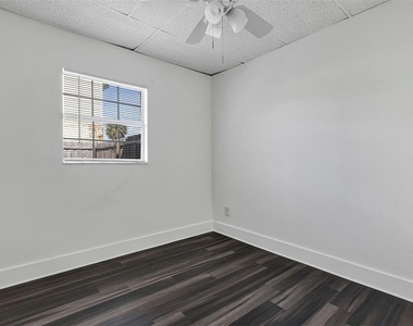2027 30th Avenue N - Photo Thumbnail 19