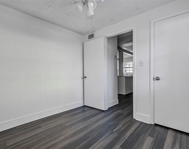 2027 30th Avenue N - Photo Thumbnail 17