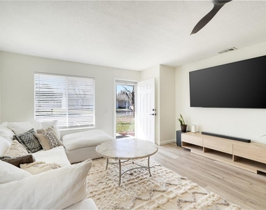 30024 Tavares Ridge Boulevard - Photo Thumbnail 4