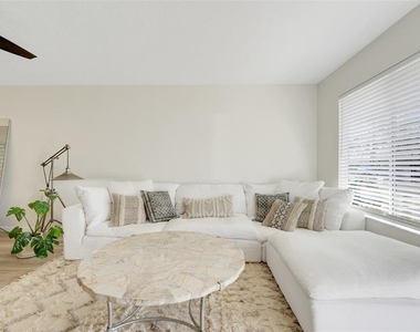 30024 Tavares Ridge Boulevard - Photo Thumbnail 5