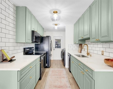 30024 Tavares Ridge Boulevard - Photo Thumbnail 9