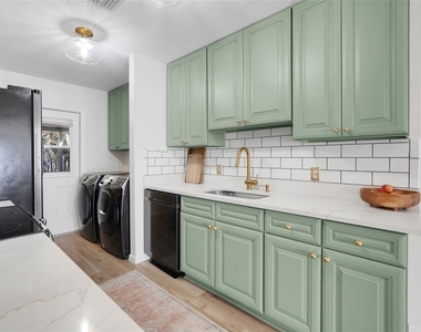 30024 Tavares Ridge Boulevard - Photo Thumbnail 10