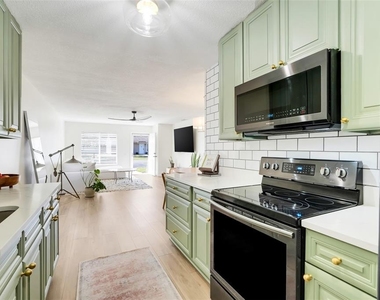 30024 Tavares Ridge Boulevard - Photo Thumbnail 8