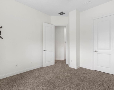 2703 Morning Light Court - Photo Thumbnail 43