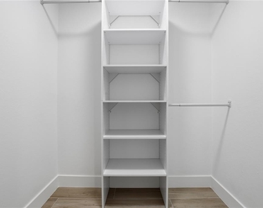 4460 Oakley Street - Photo Thumbnail 3