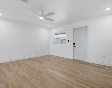 4460 Oakley Street - Photo Thumbnail 14