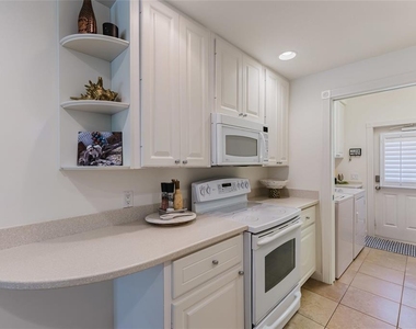 1564 Napoli Drive W - Photo Thumbnail 7