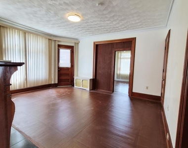 109 Salem Avenue - Photo Thumbnail 3