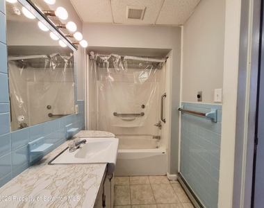 109 Salem Avenue - Photo Thumbnail 7