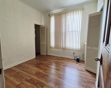 109 Salem Avenue - Photo Thumbnail 12