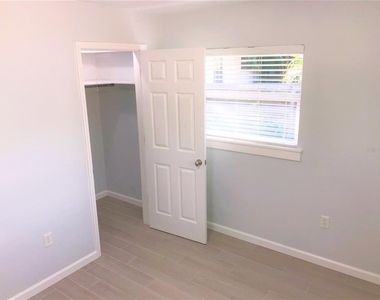2541 Floyd Street - Photo Thumbnail 13