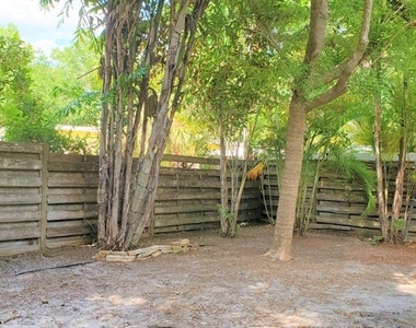 2541 Floyd Street - Photo Thumbnail 17