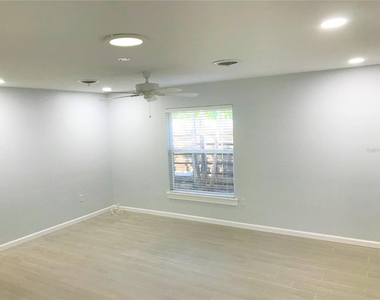 2541 Floyd Street - Photo Thumbnail 2