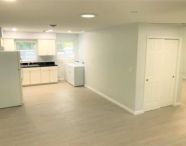 2541 Floyd Street - Photo Thumbnail 3