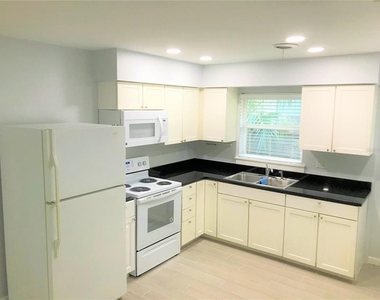 2541 Floyd Street - Photo Thumbnail 4