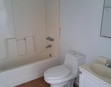623 Ne Davis Street - Photo Thumbnail 1