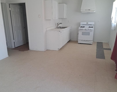 623 Ne Davis Street - Photo Thumbnail 4